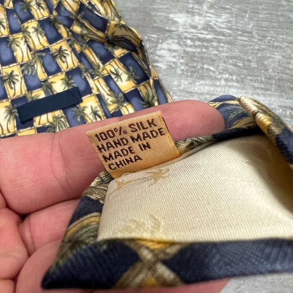 Tommy Bahama Blue & Yellow Palm Tree Pattern Silk Tie - Picture 3 of 5